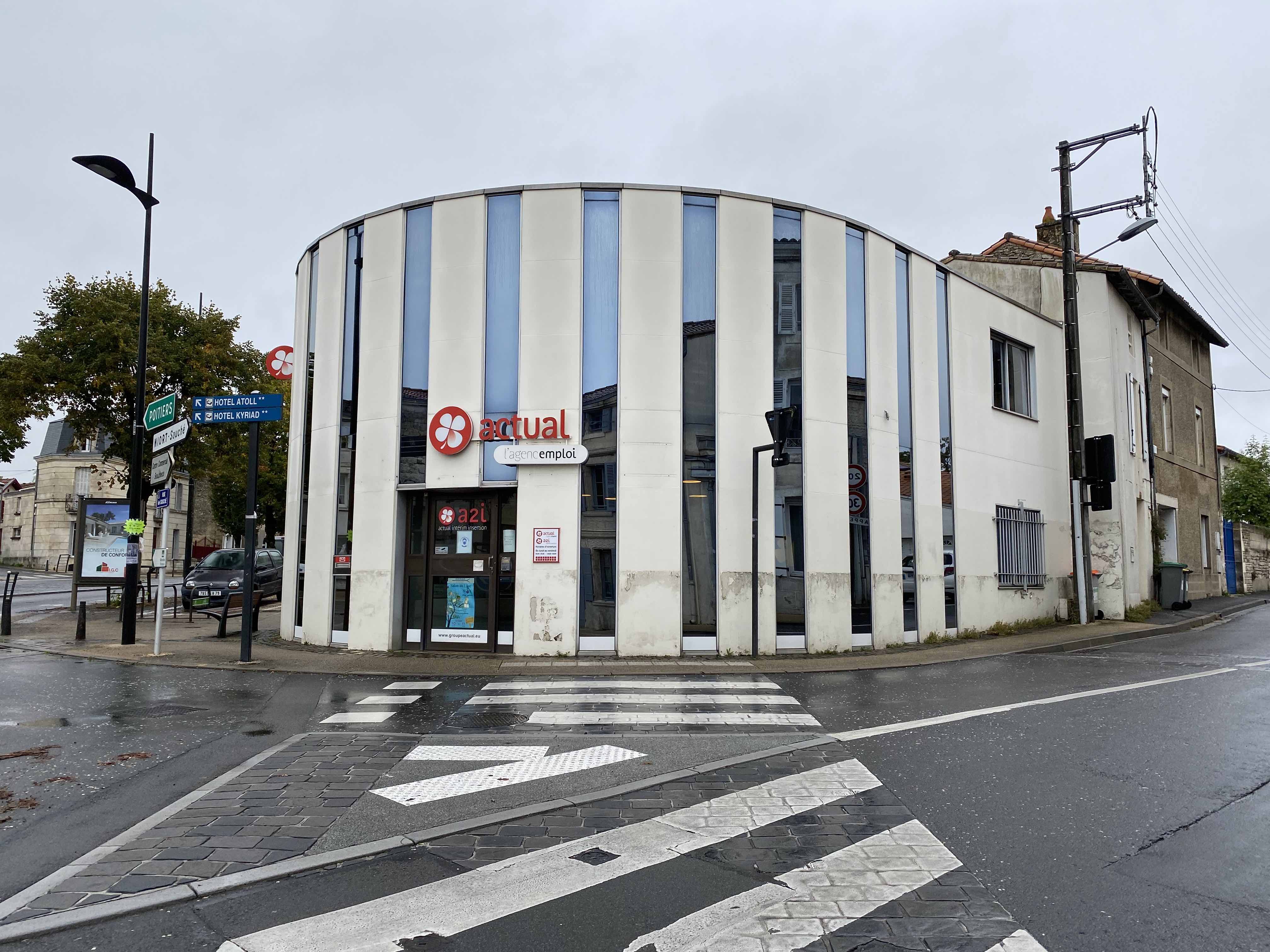 location immobilier professionnel NIORT AVENUE DE PARIS LOCAL COMMERCIAL